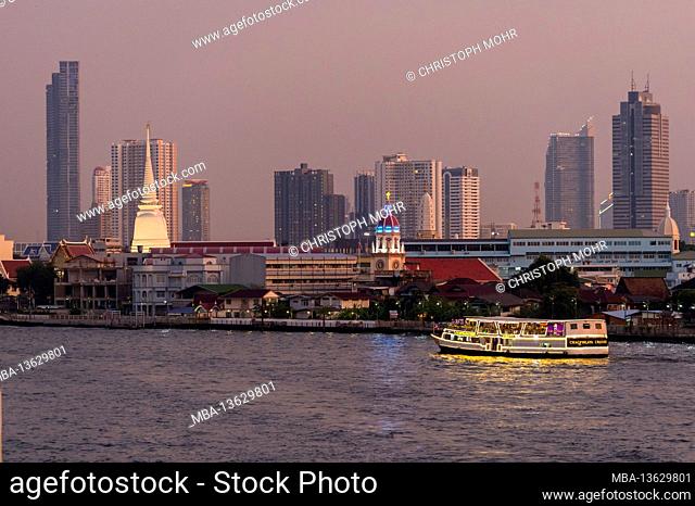 Thailand, Bangkok, the Wat Arun temple, city view, ship