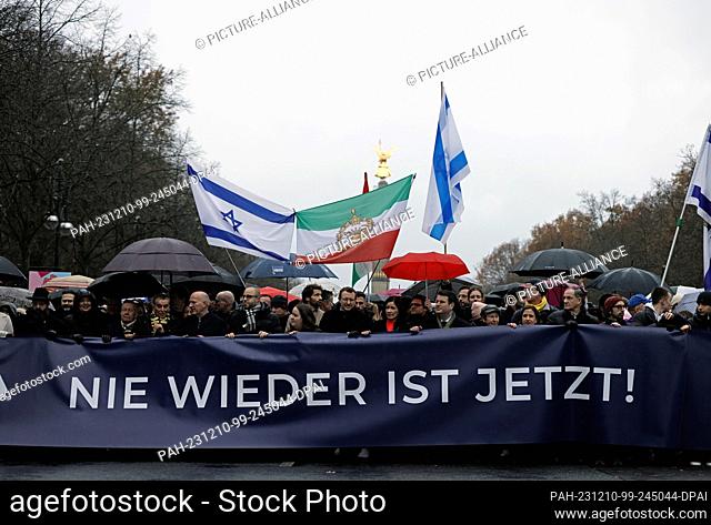10 December 2023, Berlin: Participants in a demonstration protest against anti-Semitism under the slogan ""Germany stands up - Never again is now!""