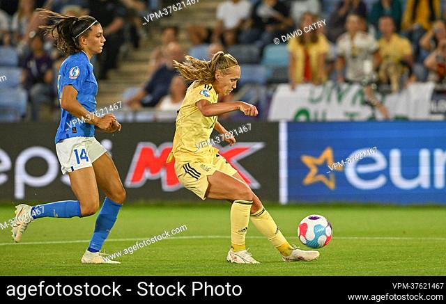Italy's Agnese Bonfantini and Belgium's Janice Cayman pictured in action during a game between Belgium's national women's soccer team the Red Flames and Italy