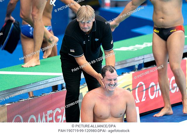 19 July 2019, South Korea, Gwangju: Swimming World Championship: Water Polo. Preliminary round Group D, Germany - Italy. National coach Hagen Stamm (standing)...