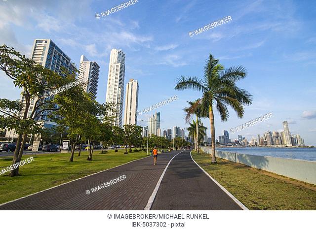 Walkway before the skyline of Panama city, Panama, Central America