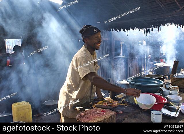 Cooking in a restaurant, between Fianarantsoa and Manakara