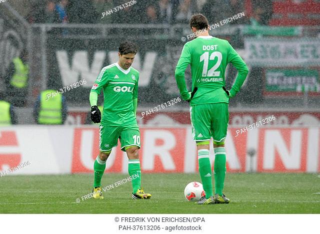 Wolfsburg's Bas Dost (R) and Diego wait for the whistle after the 1-0 goal during the Bundesliga soccer match between FSV Mainz 05 and VfL Wolfsburg at Coface...