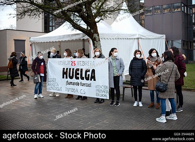 Primary care workers of the Basque public health service demonstrate at the entrance of the outpatient clinic. Irun (Spain). Febnruary 25, 2022