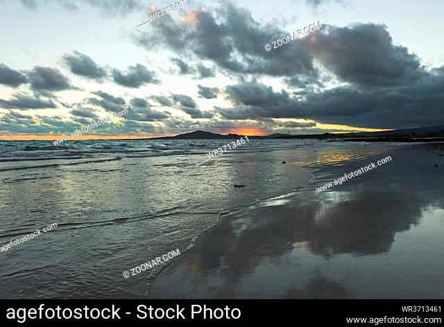 Wolkenstimmung bei Sonnenuntergang, Insel Isabela, Galapagos Inseln, Ecuador / Sunset sky with clouds, Isabela Island, Galapagos Islands, Ecuador