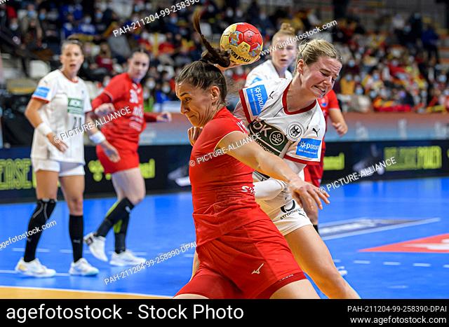 04 December 2021, Spain, Lliria: Handball, Women: World Cup, Slovakia - Germany, Preliminary Round, Group E, Matchday 1: l-r in duel Marianna Rebicova...