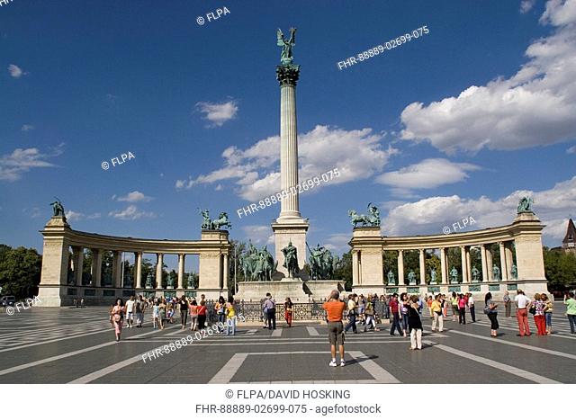 The Heroes square is one of the most visited sights of the Hungarian capital, it is situated at in front of the City Park, at the end of the Andrássy Ave