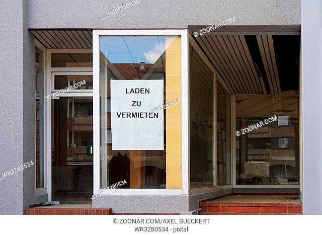 vacancy sign in shop window, German sign reads: store for rent