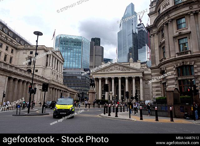 Mansion House, official residence of the Lord Mayor of London, on the left the Bank of England, skyscraper of the financial district City of London, London