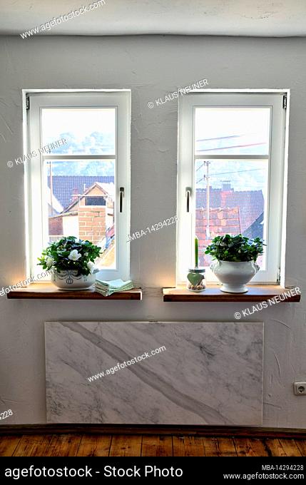 Photo reportage with text, Obere Gasse No 7, homestory, window, flowers, soup bowl, view, natural stone heating, living room, interior, Rothenfels