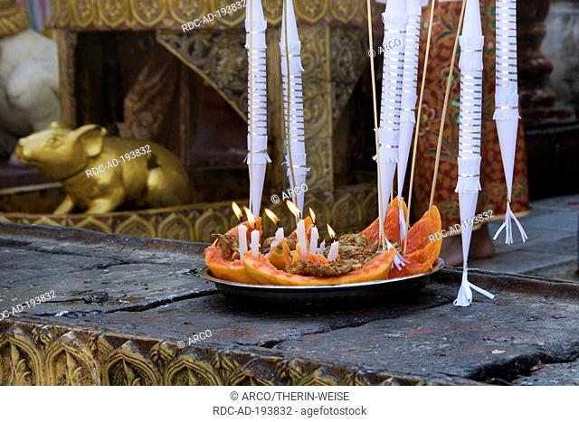 Offerings to Venus, Buddha Gotama Tempel, Shwedagon Pagoda, Yangon, Burma, Myanmar, Rangoon