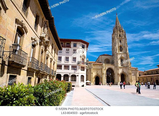 San Salvador Cathedral. Plaza de Alfonso II el Casto. Oviedo. Asturias. Spain