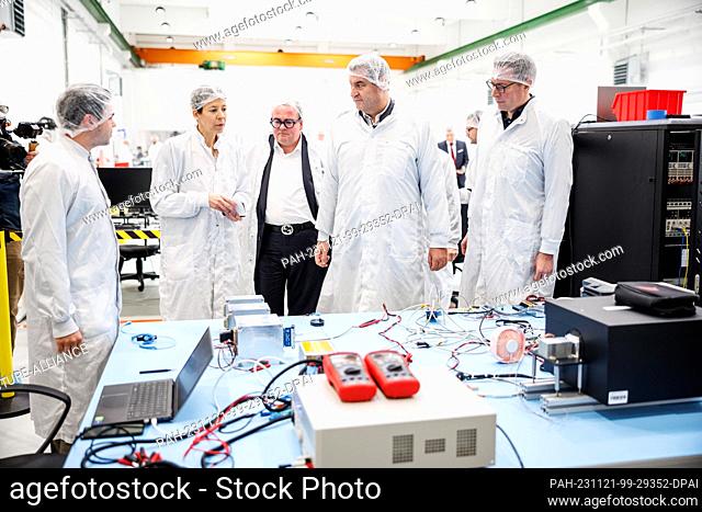 20 November 2023, Bavaria, Planegg: Matthias Glanz, electronics hardware developer, and Helene Huby, founder and CEO of the Franco-German company ""The...