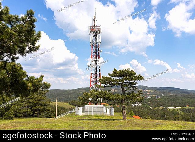 Telecommunication tower 5G, Wireless antenna connection system of communication systems in nature