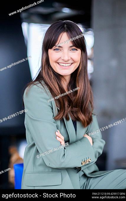 PRODUCTION - 07 December 2021, Berlin: Paula Schramm, actress, smiles during a portrait appointment with the Deutsche Presse-Agentur in a Berlin bar