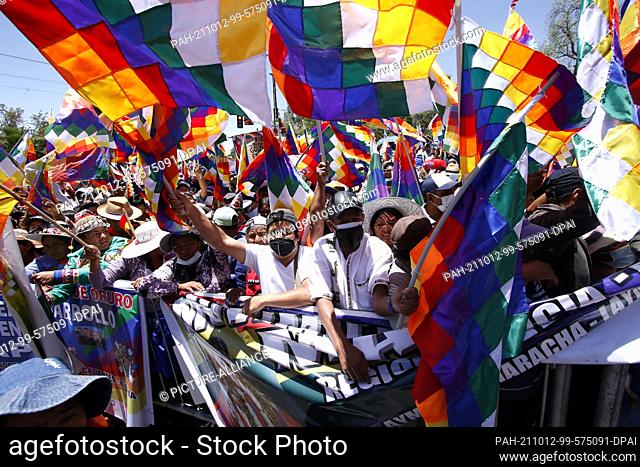 12 October 2021, Bolivia, Cochabamba: People wave the Wiphala, a flag and symbol of the indigenous people, on the occasion of the so-called ""Wiphalazo"" at a...
