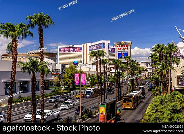 US, Nevada, Clark County, Las Vegas, Las Vegas Boulevard, The Strip with Mirage Hotel