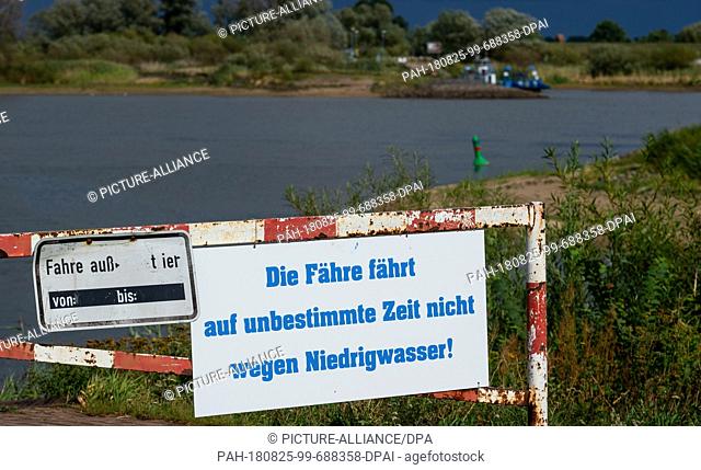 25 August 2018, Germany, Bleckede: ""The ferry does not run for an indefinite period of time because of low water"" is written on a sign at the jetty of the...