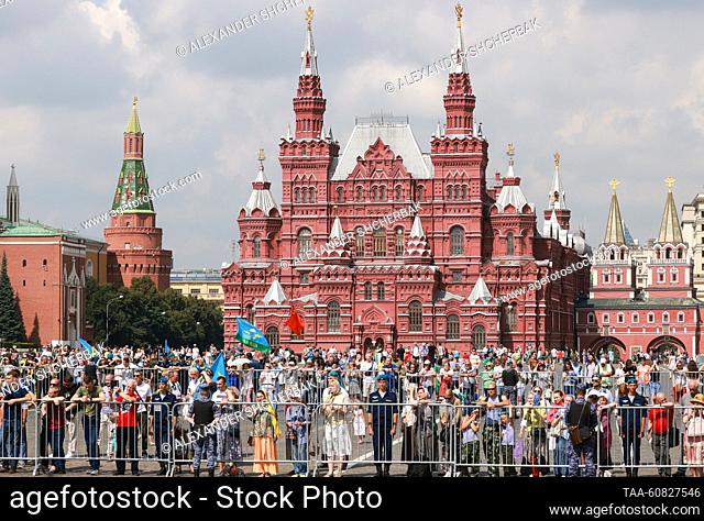 RUSSIA, MOSCOW - AUGUST 2, 2023: Members of the public look on during a prayer service attended by Russian Orthodox clergymen and Airborne Forces servicemen in...
