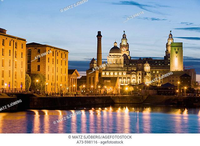 Albert Dock, the Pumphouse Inn and the Three Graces (Royal Liver Building, Cunard Building, Port of Liverpool Building). Liverpool. England, UK