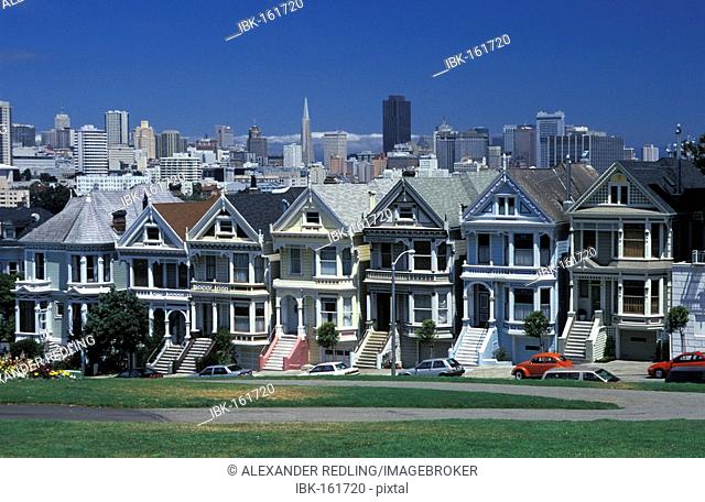 Victorian houses (Painted Ladies) at Alamo Square with a view to downtown San Francisco, California, USA