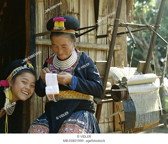 Thailand, golden triangle, Chiang May, Meo-Stamm, woman, child, Volkstracht,  cheerfully, doing needlework, detail Asia, southeast Asia, tribe, mountain trunk
