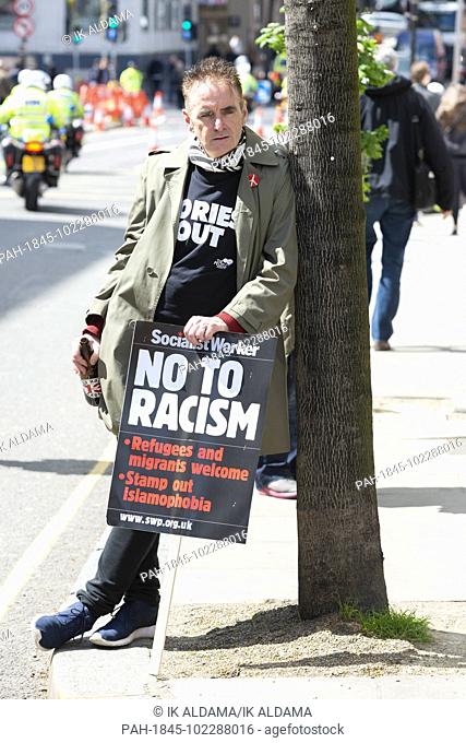 Demonstrator at London May Day 2018. London, UK. 01/05/2018 | usage worldwide. - London/United Kingdom of Great Britain and Northern Ireland
