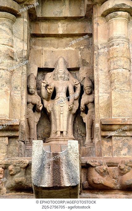 Brahma with his two consorts, Sarsvati and Savitri, niche on the northern wall, Brihadisvara Temple, Gangaikondacholapuram, Tamil Nadu, India