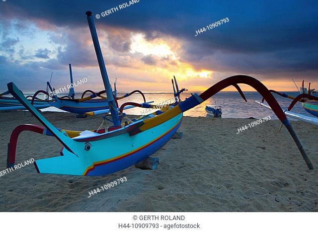 Sanur, Indonesia, Asia, Bali, sea, travel, vacation, holidays, coast, beach, seashore, boats, outrigger boats, morning mood, clouds