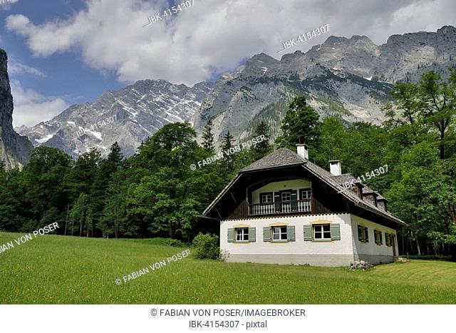 Farmhouse in front of the east wall of the Watzmann, St. Bartholomä, Upper Bavaria, Bavaria, Germany