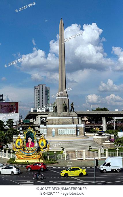 Victory monument, triumphal column at roundabout, Ratchathewi District, Bangkok, Thailand