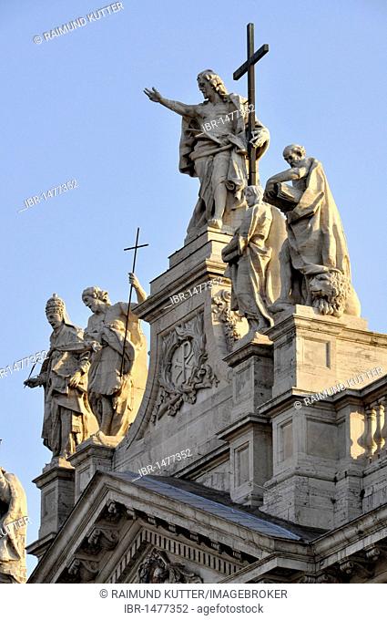 Colossal figures, Jesus with John the Baptist and John the Evangelist, on the facade of the San Giovanni Basilica in Laterano, Rome, Lazio, Italy, Europe