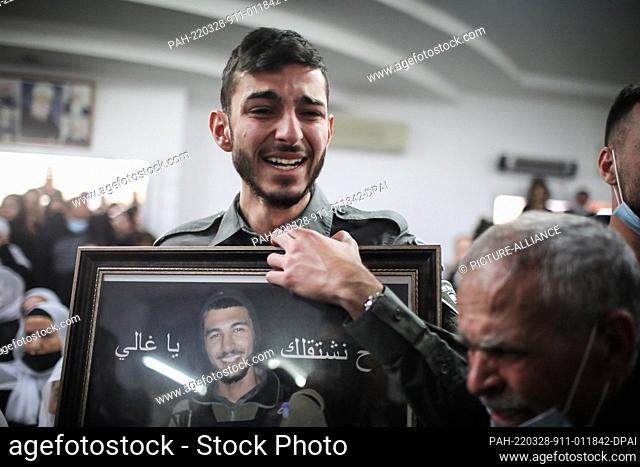 28 March 2022, Israel, Kisra-Sumei: A colleague mourns during the funeral of Israeli border policeman Yezen Falah at Kisra-Sumei village