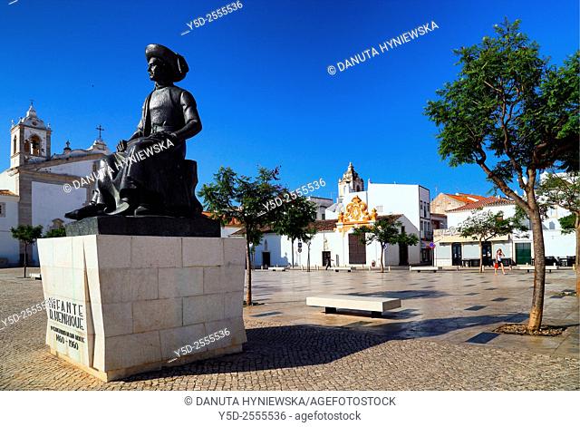 Europe, Portugal, Algarve, Faro district, Lagos, old town, Praca Infante Dom Henrique, Henry the Navigator statue in foreground