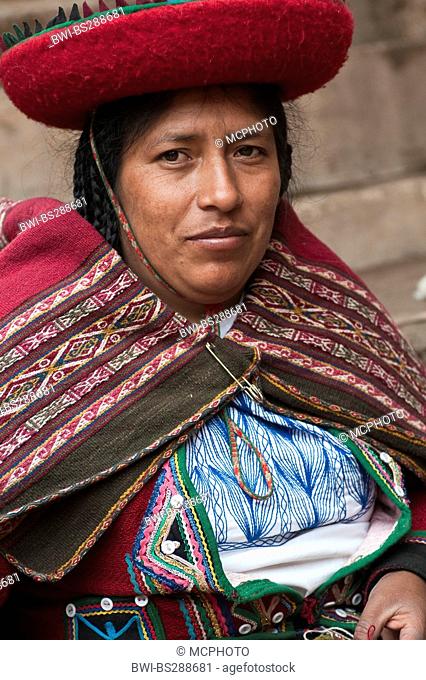 woman in traditional dress at the local artisan workshop, Peru, Chincheros