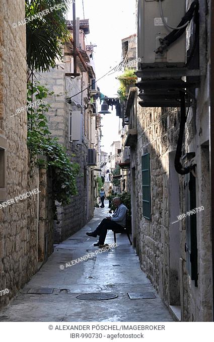 Narrow alley, historic town centre, Trogir, Dalmatia, Croatia, Europe