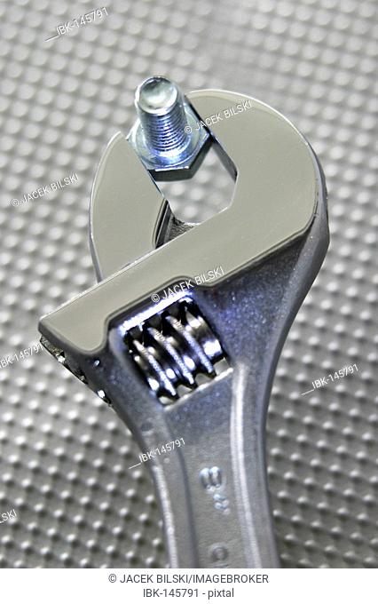 Adjustable wrench with screw