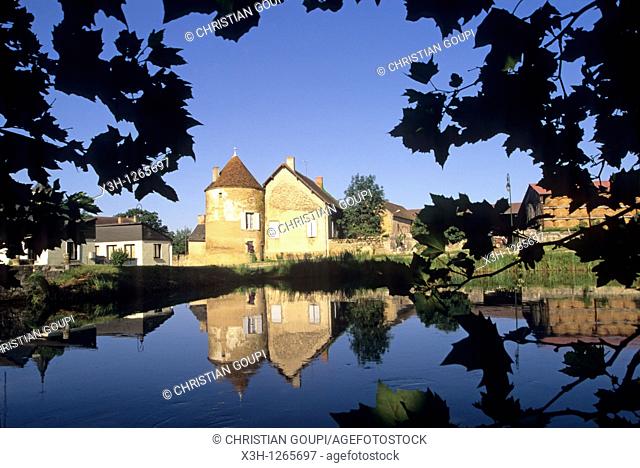 Canal of Nivernais, Nievre department, region of Burgundy, center of France, Europe