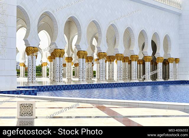 A colonnade at Sheikh Zayed Mosque. Abu Dhabi, United Arab Emirates