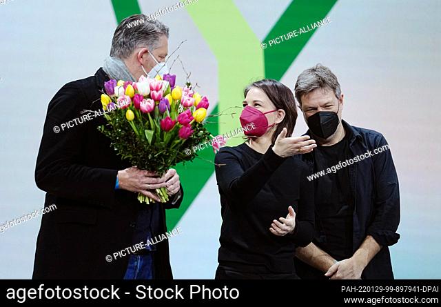 29 January 2022, Berlin: Marc Urbatsch, federal treasurer of Bündnis 90/Die Grünen, is seen off by Annalena Baerbock and Robert Habeck at the federal party...
