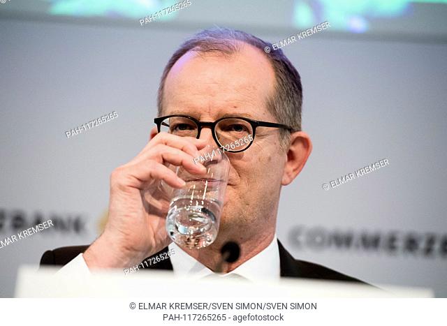 Martin ZIELKE, Germany, CEO of Commerzbank AG, CEO, drinking water from a glass, drinking, portrait, gesture, gesture, press conference COMMERZBANK AG in...