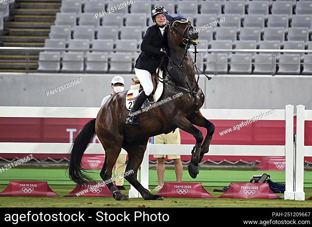 Annika SCHLEU (GER) on the horse SAINT BOY , , das Verwigertm weeps bitterly, desperate, desperation, show jumping, Riding Show Jumping