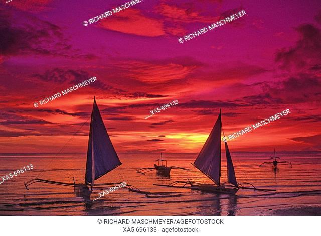 Philippines, Boracay Island, White Beach, outrigger boats at sunset