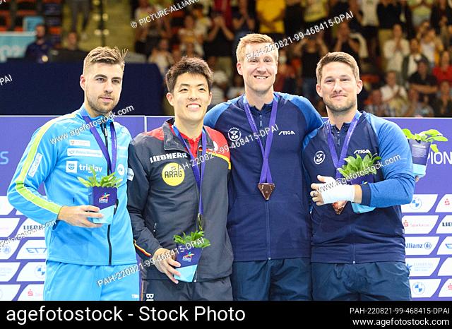 21 August 2022, Bavaria, Munich: Table tennis: European Championship, singles, women. Gold medalist Dang Qui (2nd from left) from Germany