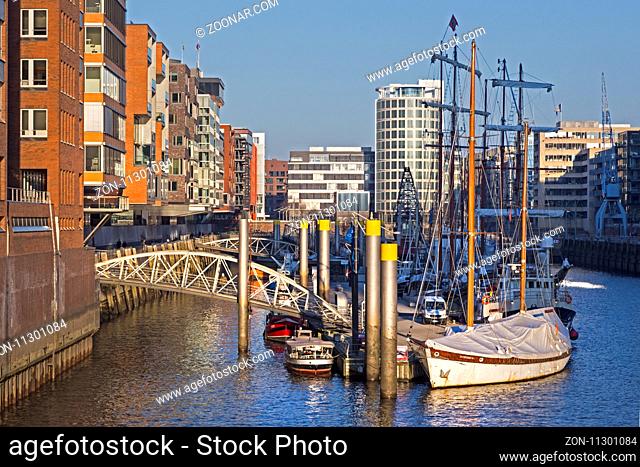 Traditionsschiffhafen im Sandtorhafen, Sandtorkai in der Hafencity von Hamburg, Deutschland / Traditional ship harbor, Sandtorkai, Harbor city, Hamburg, Germany