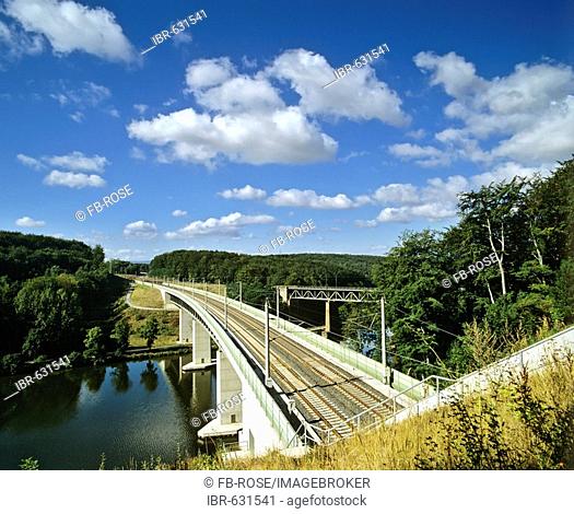 249 m or 817 ft-long Fuldatalbruecke Kragenhof (Fulda Valley Bridge Kragenhof), part of the ICE Hanover-to-Wuerzburg high-speed railway line near Kirchheim