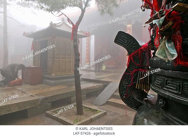 Rd ribbons are sacrificed for long life, health and wealth, Offerings, Azure Clouds Temple, Mount Tai, Tai Shan, Shandong province, World Heritage, UNESCO