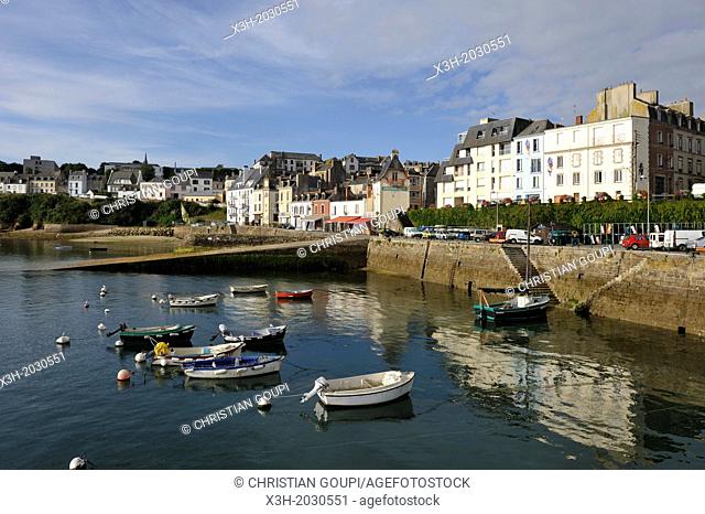 Port of Rosmeur, Douarnenez, Finistere department, Brittany region, west of France, western Europe.	1015