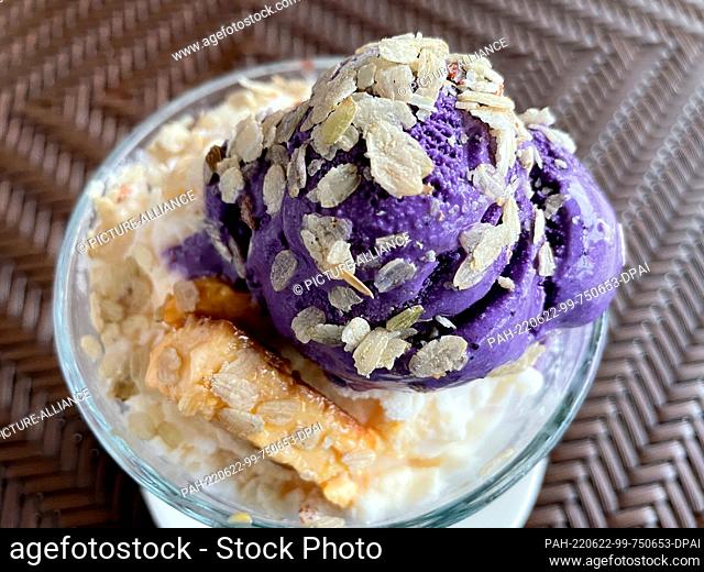 PRODUCTION - 18 June 2022, Philippines, ---: Halo-halo is a popular Filipino dessert of the island nation and a drink at the same time