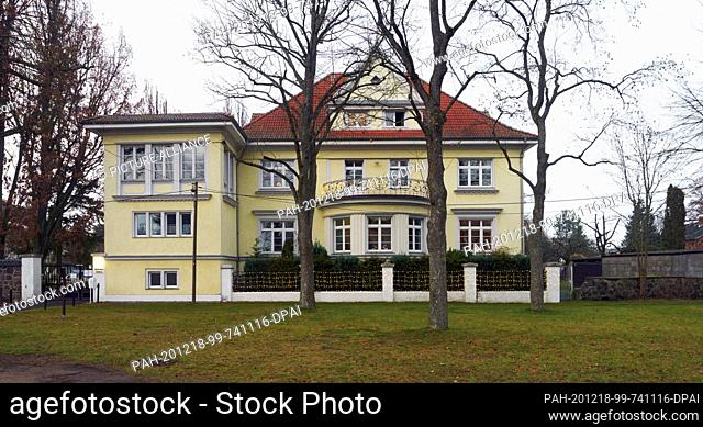 16 December 2020, Brandenburg, Ladeburg: The former Villa Büxenstein takes its name from the Royal Prussian Privy Councillor of Commerce Georg W
